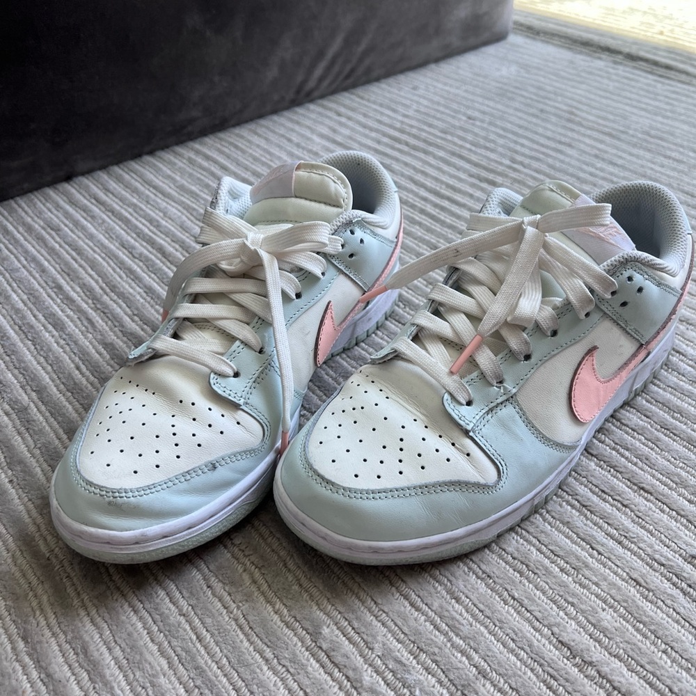 Nike Dunks Low Barely Green